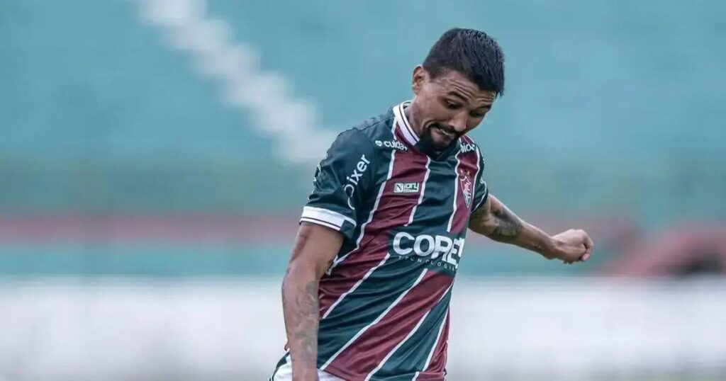 Kieza brilha e marca golaço pelo Fluminense de Feira na Série B