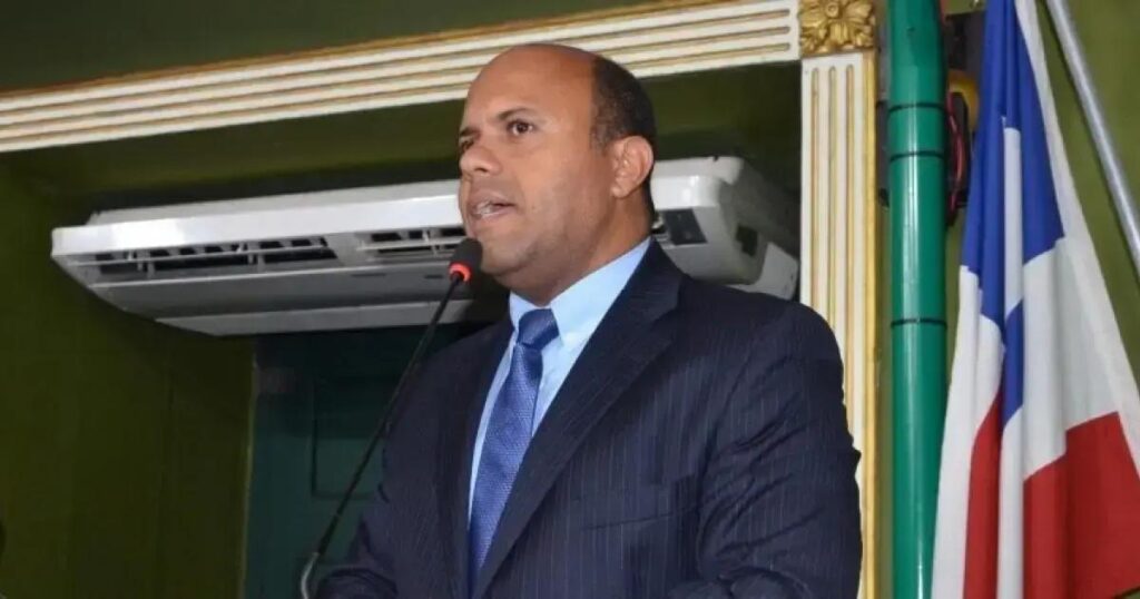 Kiki Bispo critica APLB por rejeitar proposta de reajuste da Prefeitura