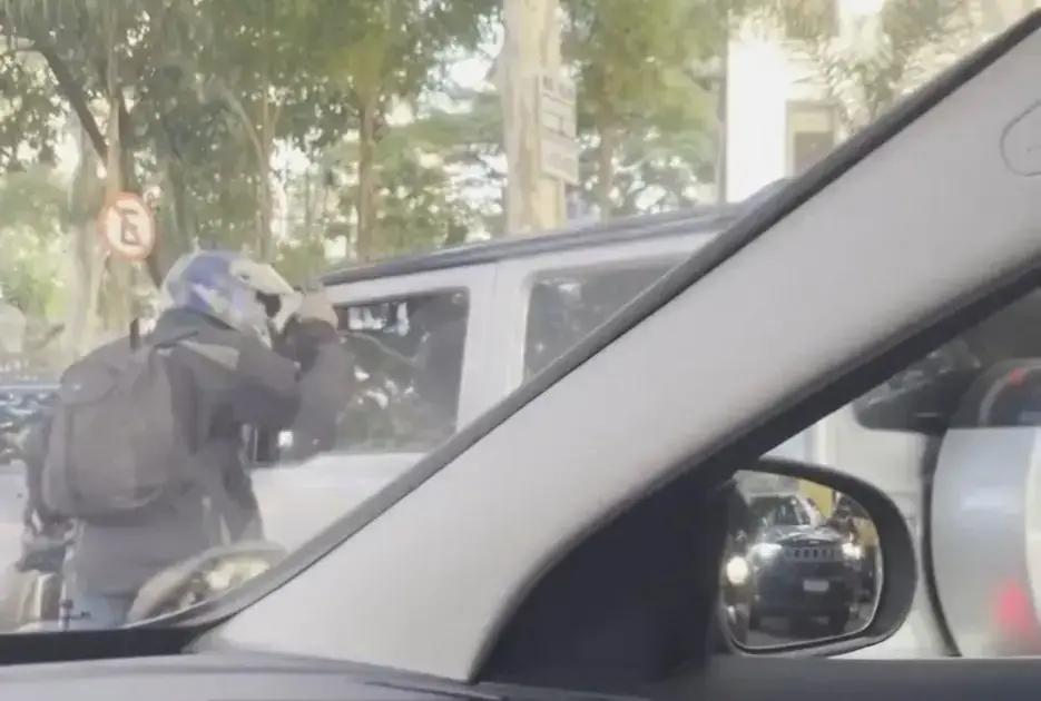 Ladrão tenta assaltar motorista em São Paulo e se dá mal