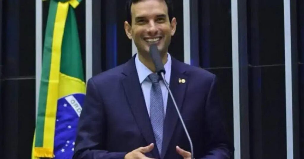 Leo Prates cogita migração do PDT para Republicanos visando 2026