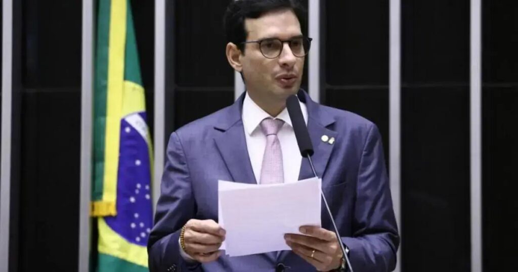 Leo Prates critica governo Lula após saída do PDT da base aliada