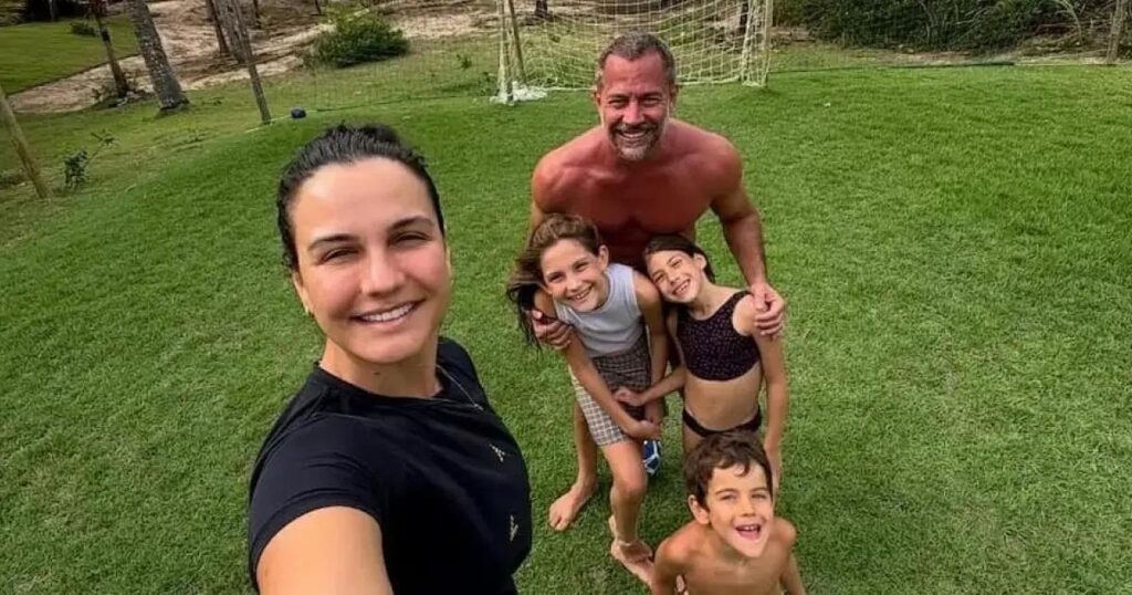 Malvino Salvador passa dias de descanso em família na Bahia