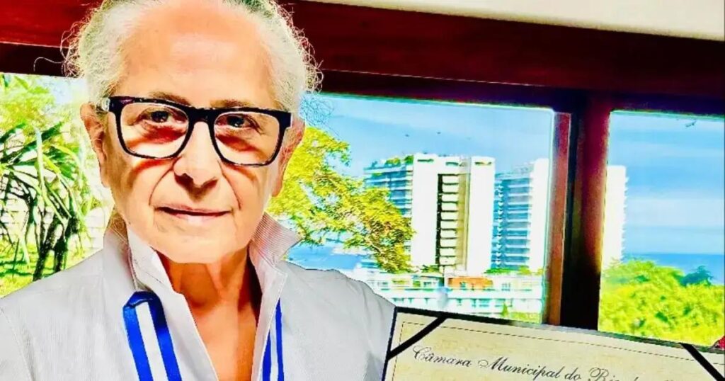 Maria Bethânia é homenageada com medalha Chiquinha Gonzaga no Rio