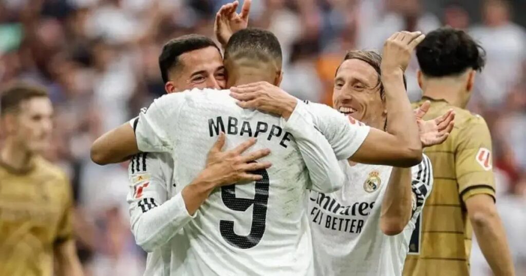 Mbappé brilha com dois gols e se aproxima da Chuteira de Ouro no Real Madrid