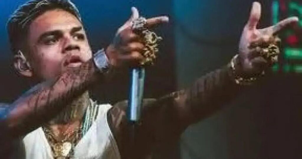 MC Cabelinho é condenado a indenizar fã por ferimentos em show no Rio