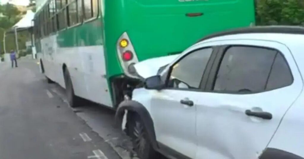 Motorista perde controle e colide com ônibus em Ondina, Salvador