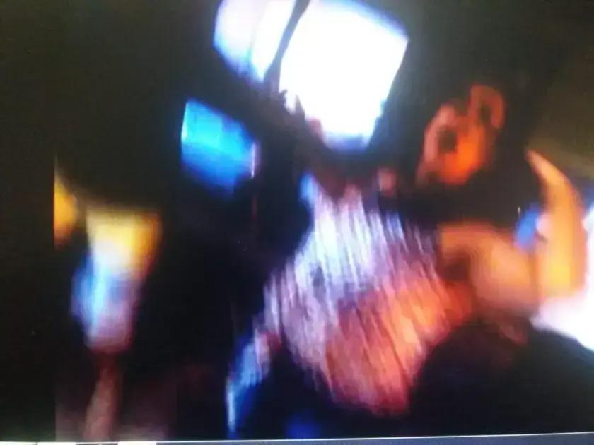 Mulher condenada a indenizar redator após agressão em evento político