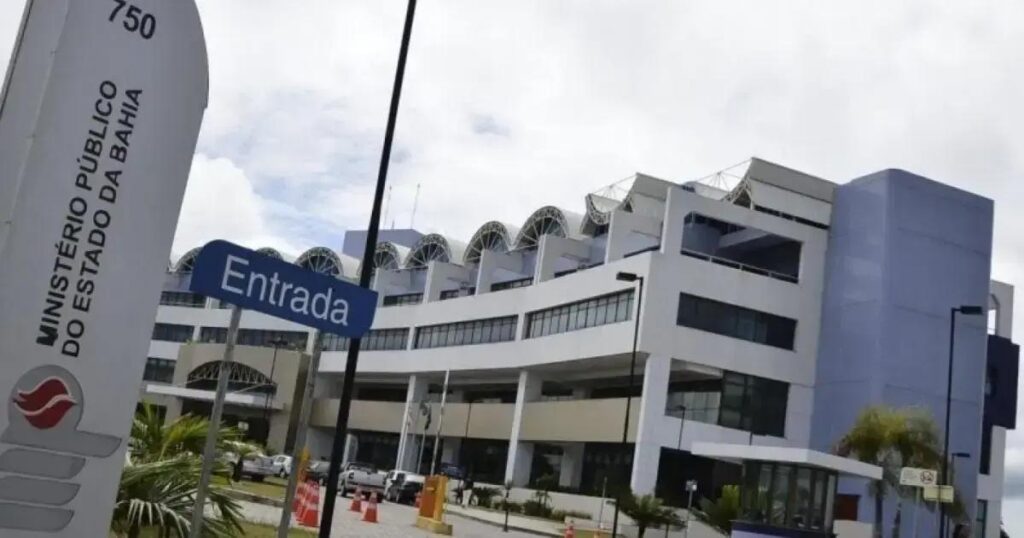 Mulher condenada por injúria racial em Lauro de Freitas