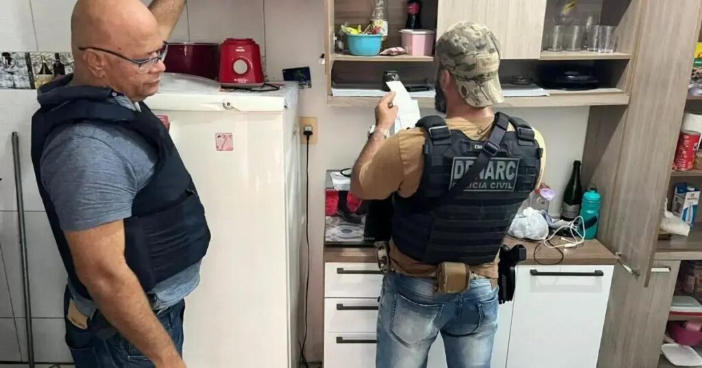 Mulher presa em operação de combate ao tráfico em Arraial d’Ajuda