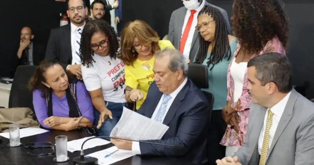 Muniz se reúne com APLB e debate sobre reajuste salarial dos professores