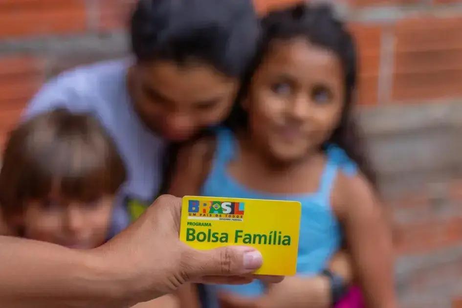 O que fazer ao perder o cartão do Bolsa Família? Aprenda aqui!