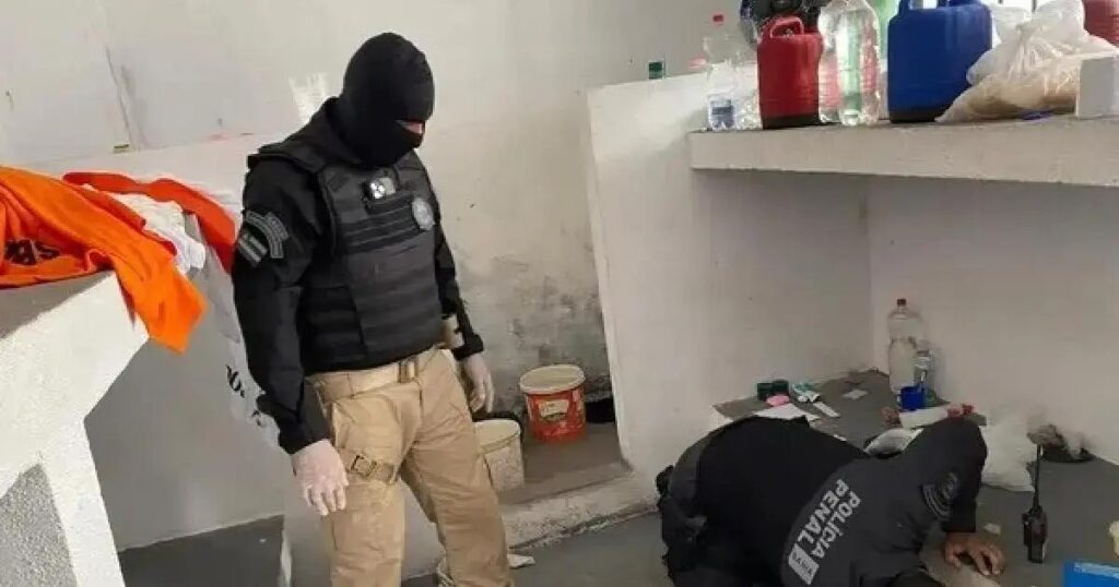 Operação Redenção: Apreensão de celulres em presídio de Eunápolis