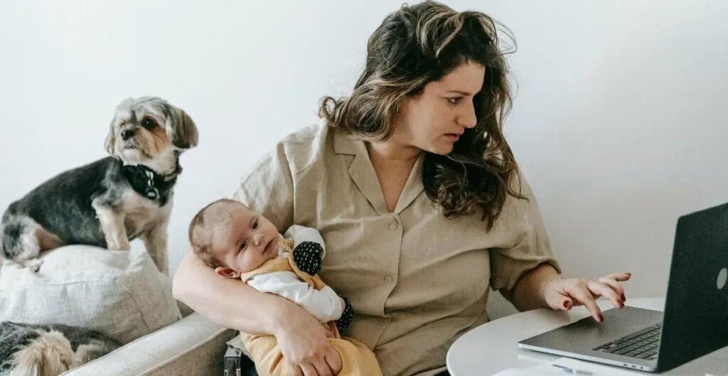 Os direitos das gestantes e mães adotantes no mercado de trabalho