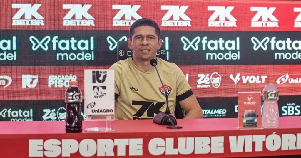 Osvaldo planeja função no Vitória após aposentadoria do futebol