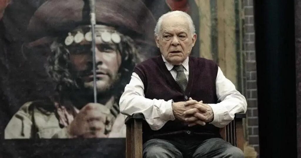 Othon Bastos apresenta monólogo "Não Me Entrego, Não!" em Salvador