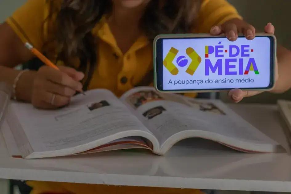 Pé-de-Meia: Benefício Educacional que Ajuda Jovens a Permanecer na Escola