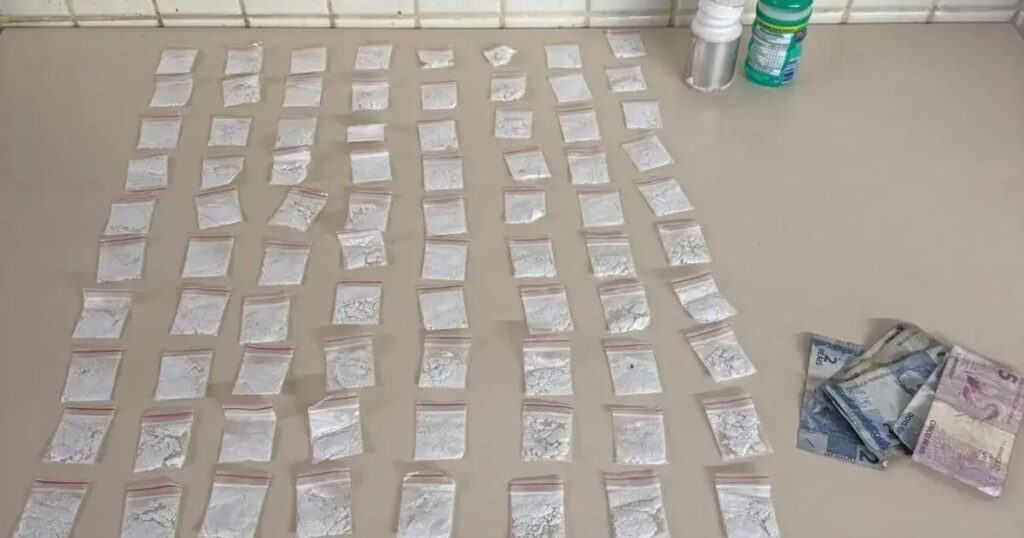 Polícia prende mulheres com drogas escondidas em São Marcos, Salvador