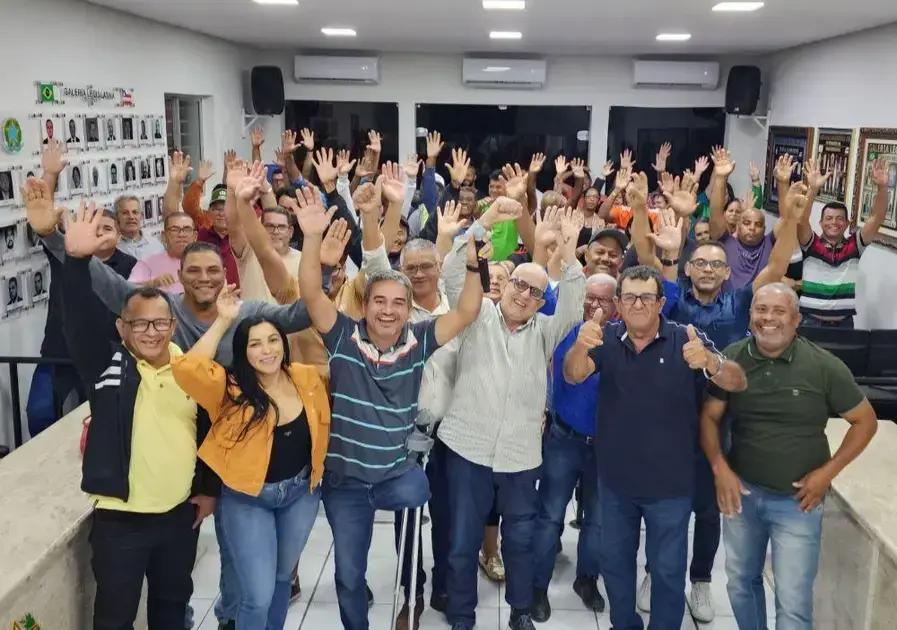 Prefeito Elias Carvalho se reúne com líderes políticos para alinhar ações em Potiraguá
