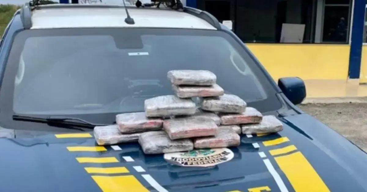 PRF apreende 8kg de maconha em ônibus em Poções, Bahia