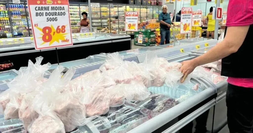 Procon-BA autua atacadistas por venda de produtos vencidos na Micareta 2025