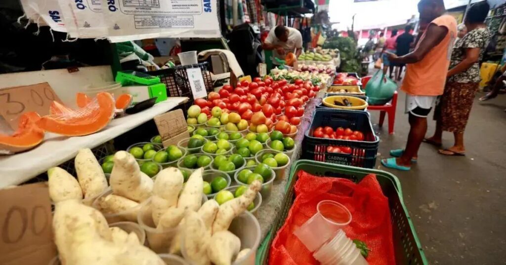 Queda nos preços da cesta básica em Salvador é destaque em abril de 2025