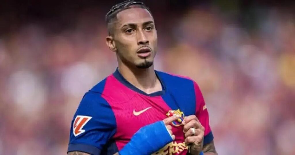 Raphinha renova contrato com Barcelona e se estabiliza como estrela do time