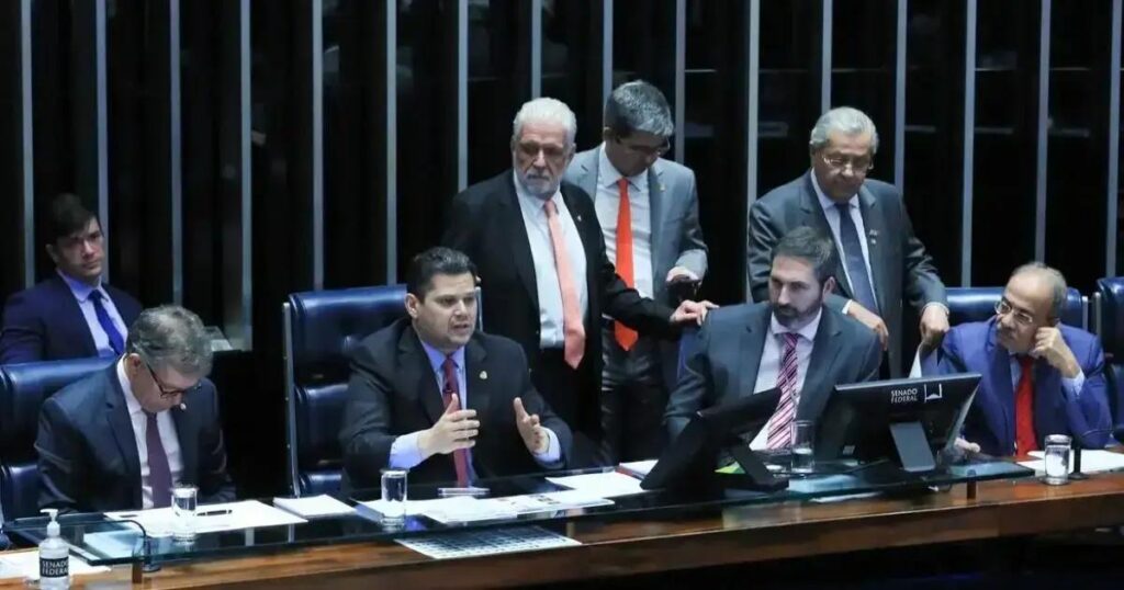 Senado aprova PEC que inclui guardas e agentes de trânsito na segurança pública