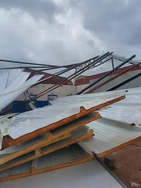 Teto do Mercado Municipal de Itarantim Desaba Sem Feridos