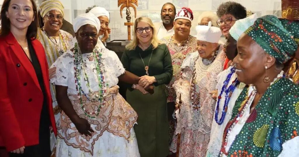 TJ-BA recebe o machado de Xangô em doação histórica