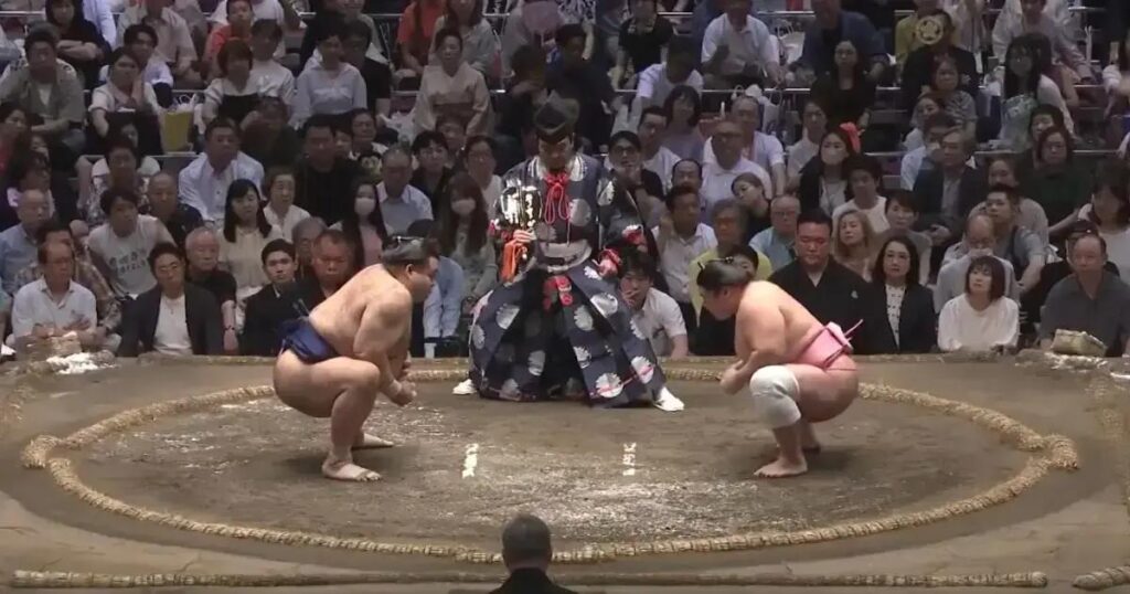 Ura Kazuki faz história no sumô com técnica rara e impressionante