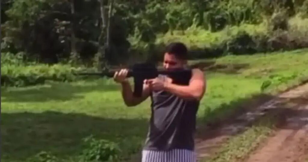 Vereador é flagrado disparando fuzil de uso restrito em Ubaitaba