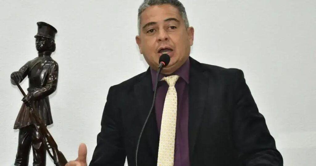 Vereador Jurandy Carvalho propõe aumento nas vagas da Câmara feirense