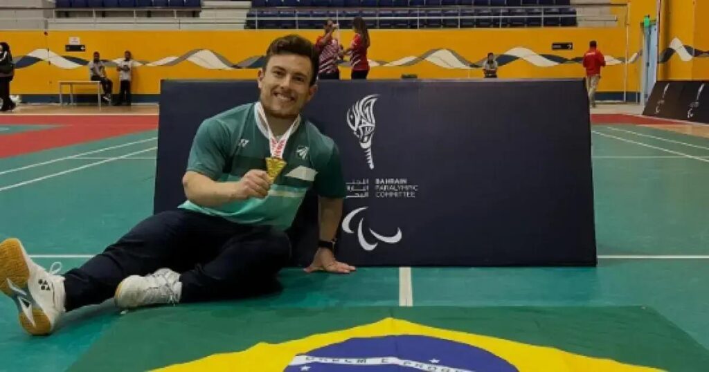 Vitor Tavares brilha e conquista ouro no Torneio de Badminton no Bahrein