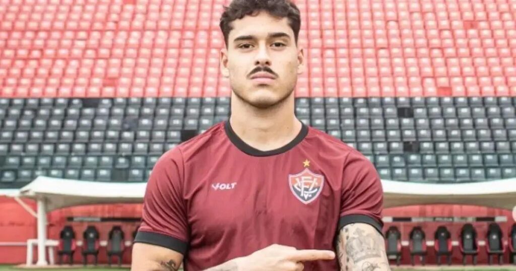 Vitória apresenta nova camisa de treino para a temporada 2025