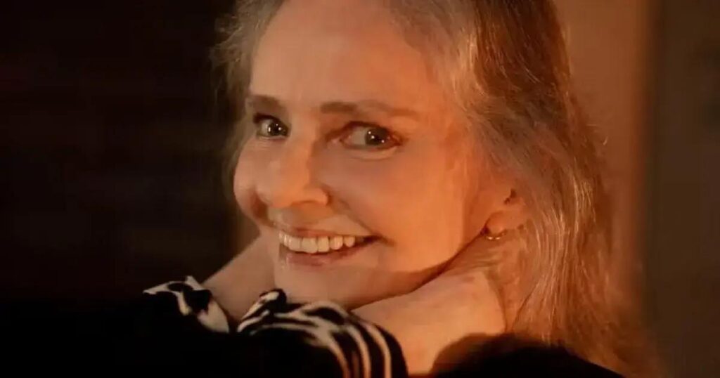 Angela Ro Ro revela abandono por produtora em meio a desafios pessoais