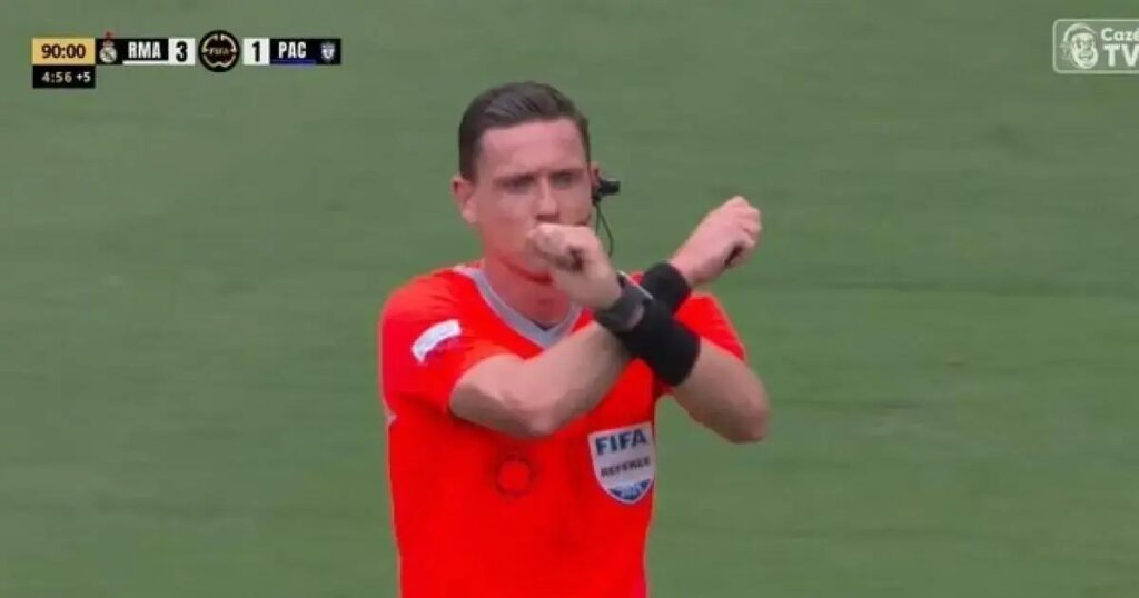 Árbitro brasileiro aciona protocolo antirracista na vitória do Real Madrid
