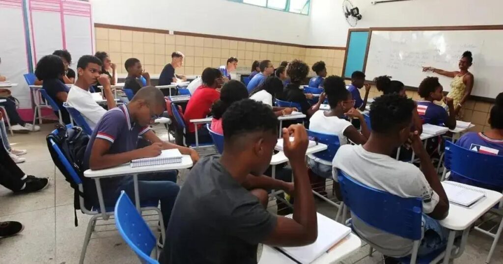 Bahia tem aumento de 17% na frequência escolar no ensino médio