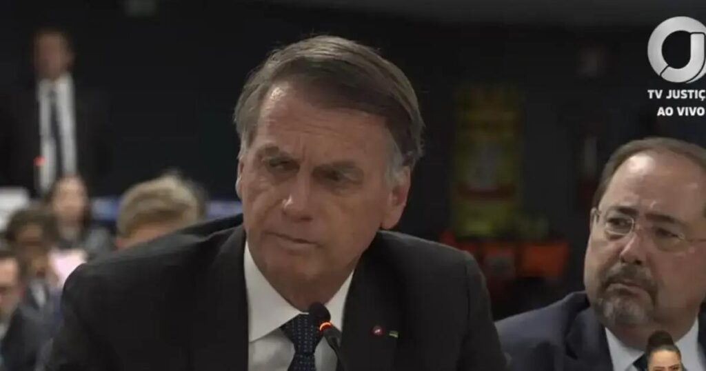 Bolsonaro nega apoio a ato antidemocrático e critica pedidos de AI-5
