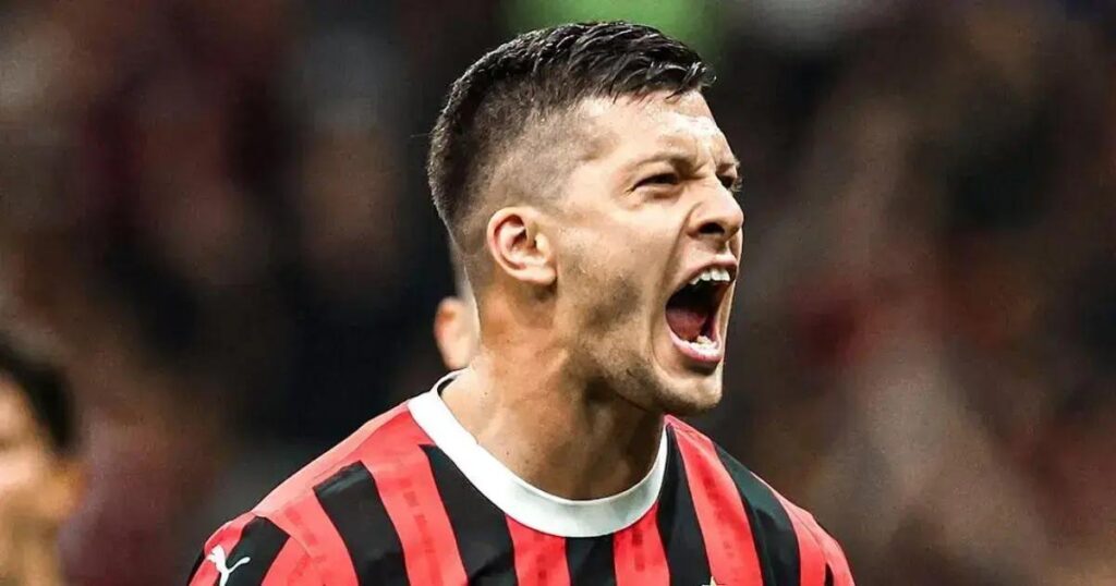 Botafogo busca a contratação de Luka Jovic, atacante do Milan