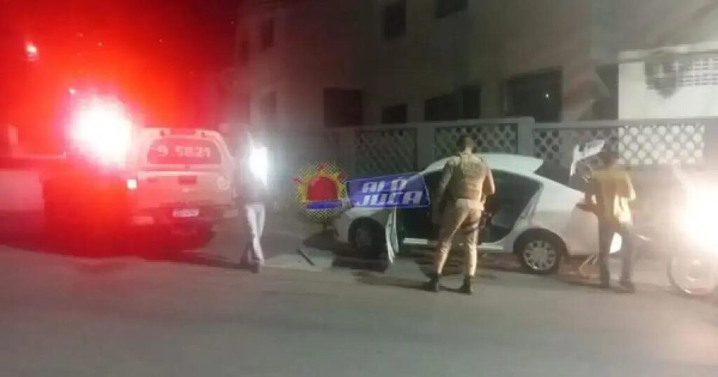 Carro roubado na Rótula do Abacaxi é recuperado após perseguição em Salvador