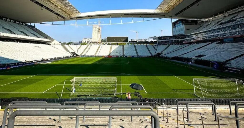 Corinthians e Vitória se enfrentam pelo Brasileirão 2025: Confira as escalações!