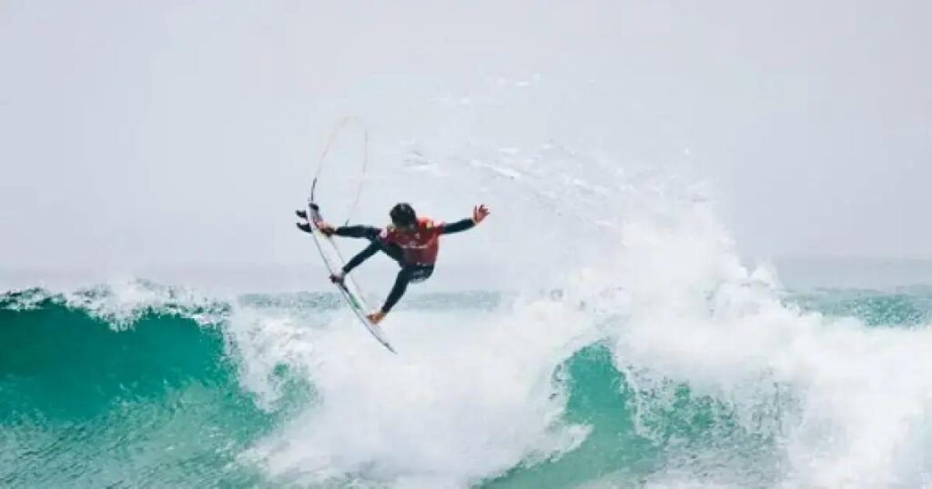 Eliminação de Italo Ferreira e Filipe Toledo nas oitavas da WSL 2025