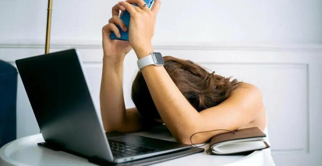 Erros comuns na educação digital e como evitar armadilhas nas empresas