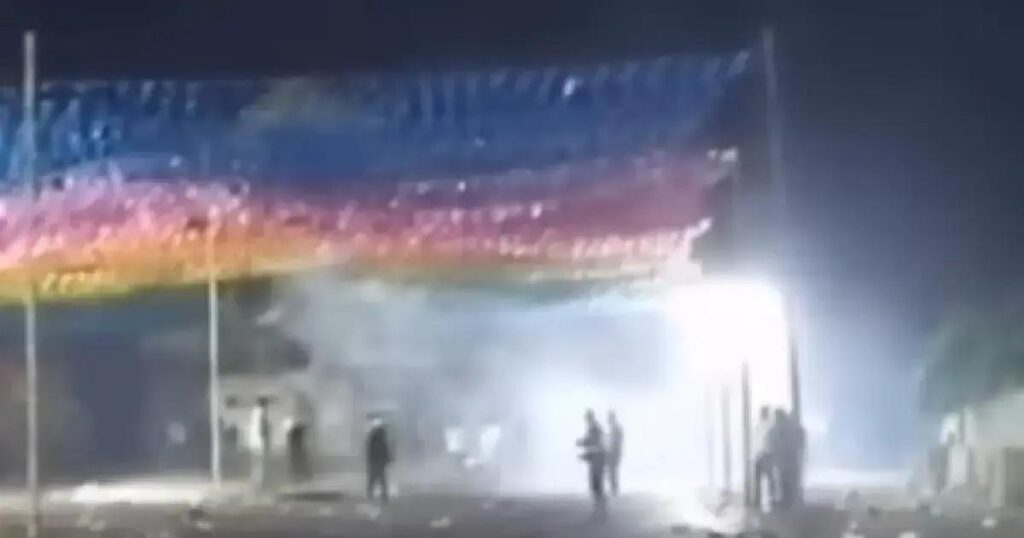 Espada de fogo atinge banheiro químico durante São João em Cruz das Almas