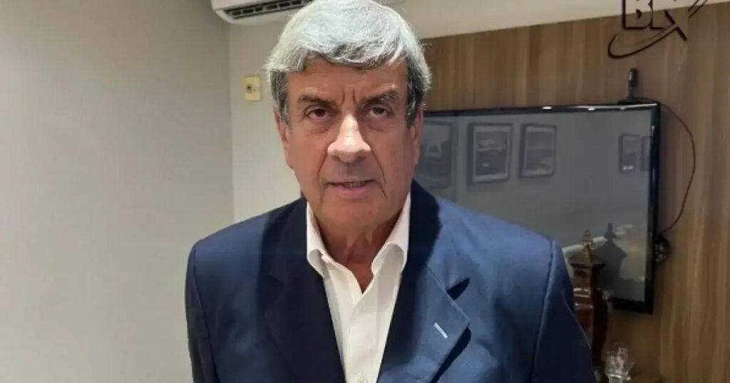 Ex-prefeito Colbert Martins multado por irregularidades em contratos de terceirização