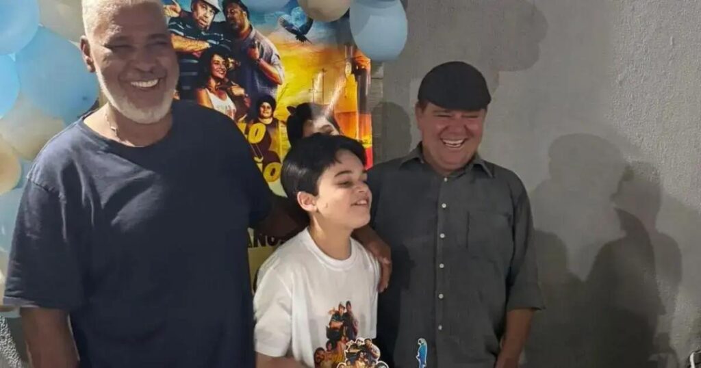 Festa de aniversário surpresa com Pablo e Luisão encanta menino de 12 anos