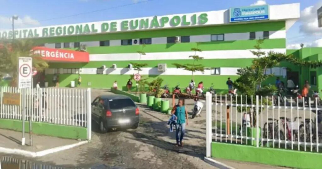 Homem ataca vizinho com facão em Eunápolis após discussão sobre comida