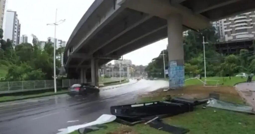Homem perde a vida após colisão em poste na Av. Juracy Magalhães