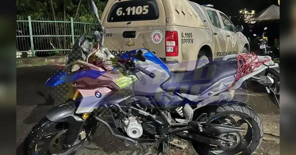 Homem preso por conduzir moto de luxo roubada com placa clonada em Salvador
