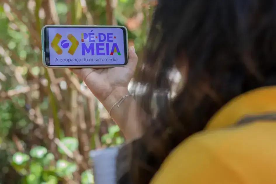 Junho traz novos pagamentos do Pé-de-Meia para jovens no Brasil